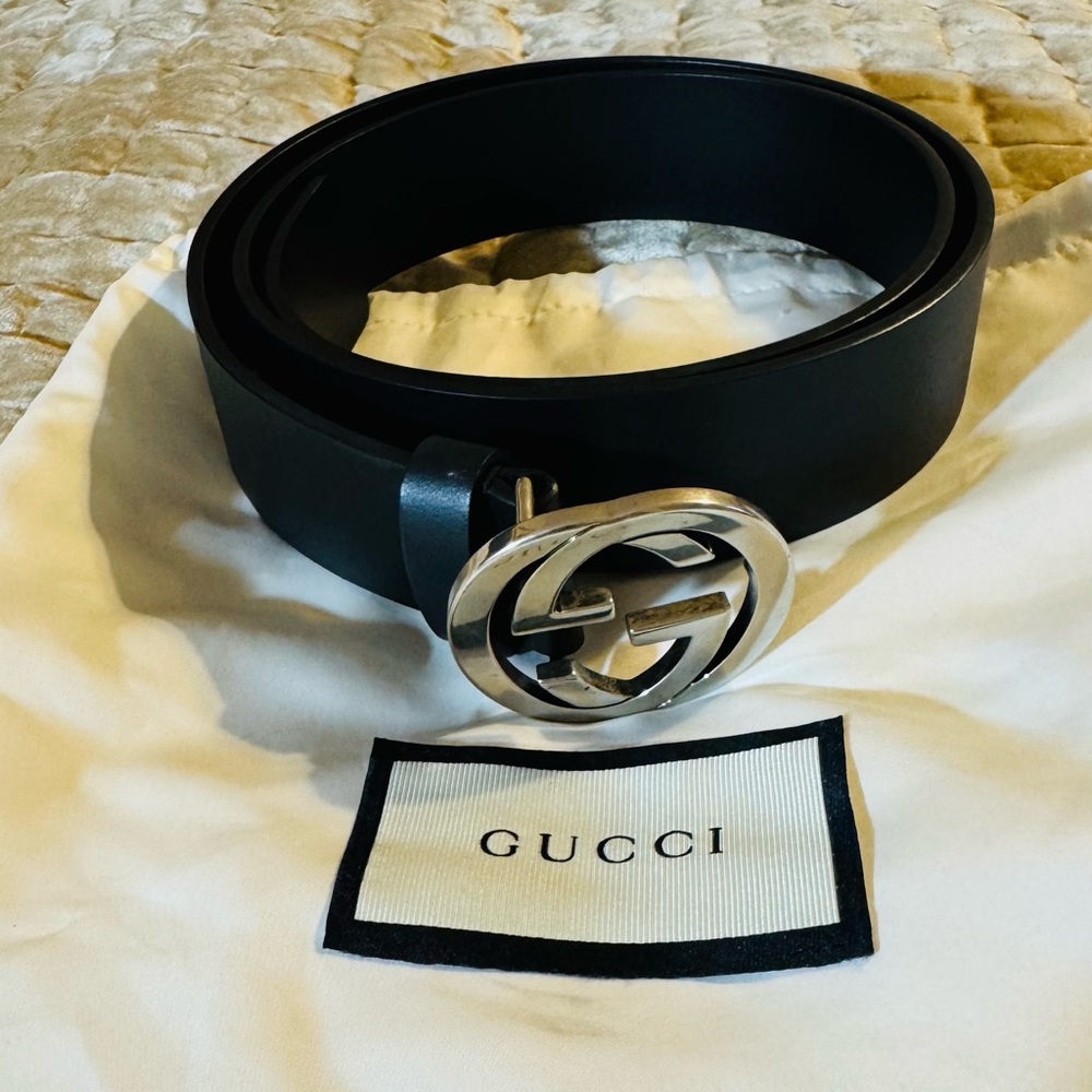 Gucci Black Leather Belt with Silver Interlocking GG Buckle